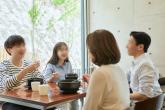직장 그만두고 산책·장보기 동행하며 부모로부터 월급 받는 '전업자녀' 등장