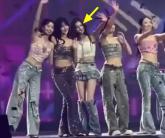 미국 공연 후 '탈진'한 듯한 트와이스 사나...조명 꺼지자마자 쓰러졌다 (영상)