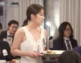 마음에 드는 변호사 '인기남' 뺏겠다며 식사 중인 상대에게 비키라고 한 '커플팰리스' 여성 (영상)