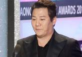 윤민수, 첫 눈에 반해 결혼한 아내와 18년 만에 이혼 '윤후 부모로서 최선 다할 것'