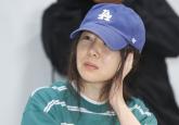 '가처분 승소' 민희진 대표, 1차 기자회견 때와 정반대로 환하게 웃으며 등장