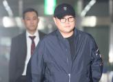 '100억 기부했으니 선처해달라'는 김호중 팬들...알고보니 앨범만 75억 보냈다