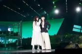 악뮤 콘서트 갔다가 '10년 우정' 의리 지키러 온 아이유 깜짝 등장으로 '뜻밖의 계' 탄 팬들 (영상)