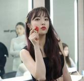 홍진영이 상장 추진 중인 화장품 회사... '직원 4명에 영업적자 7억'