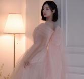 결혼+연예계 은퇴 동시 발표한 걸그룹 멤버, '15살 연상' 남편 공개 (사진)