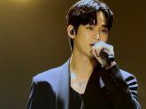 김수현에 '캐모마일 꽃다발' 보낸 팬들... 무슨 의미?