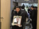 '천국에서 다시 봐요'... 의성 산불 진화 중 헬기 추락해 숨진 故 박현우 기장, 눈물 속 발인