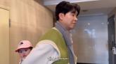 박수홍, 반백살 육아 일상 공개... 딸 재이 업고 첫 벚꽃 구경