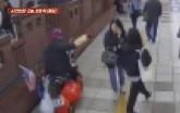 서울역서 매일 '전동스쿠터' 타고 질주하는 노인, 여성에 돌진... '전치 2주 나와' (영상)