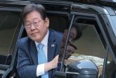 '대선 출마' 선언 뒤 첫 재판 출석한 이재명... 취재진 앞에서 보인 반응은