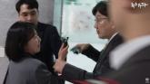 '국힘' 권성동, 질문하는 女 기자 손목 잡아 끌어... '폭행 혐의로 고소하겠다'