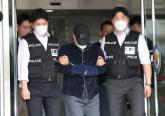 '부모·아내·두 딸 왜 살해했냐'... 면전에서 질문하자 가해자가 보인 반응