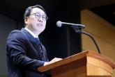 SKT, 해킹사고 3일 만에 '가입자 전원 유심 무료로 교체'... 대표, 고개 숙였다