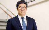 해외 출장가며 수사 피해오던 MBK 김병주, 귀국길 공항서 압수수색 당하며 '망신'