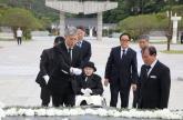 '90세' 노태우 전 대통령 부인 김옥숙 여사, 5·18 민주묘지 참배... '광주 영령들께 죄송'