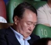 '부정선거 다큐' 보다가 조는 모습 포착된 윤석열... 지지자에겐 '내용 너무 정확해'