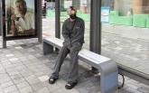 '쭈구리' 자세로 버스타고 다니는 김재중... '연예인 맞아?'
