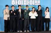 안재홍과 유아인 키스 영상 확산... 하이파이브 감독 '리스크 품었다'