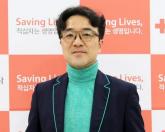 제주공항서 쓰러진 70대 할머니... '롯데면세점' 점장이 CPR로 살려