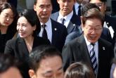 '김건희 보고 '공개행보' 피한 듯'... 김혜경 여사의 '조용한 내조' 통했다