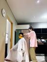 야밤에 미용실 오픈한 '설경구♥' 송윤아... 직접 중3 아들 직접 '헤어컷' 해줬다