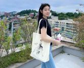 김연아가 든 디올 에코백 인기 터져... '가격, 진짜야?'