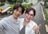 연예계 대표 잉꼬부부 '최수종♥하희라' 얼굴 맞댄 달달한 투샷 공개