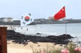 '언제부터 제주가 중국 땅이었냐'... 제주 우도 해변에 설치된 '中 오성홍기' 논란