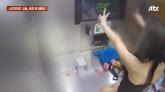 무인 사진관에 꽂혀 있던 남의 카드로 1시간 넘게 촬영한 여성들... CCTV에 고스란히 담겨