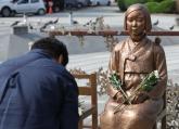 광복절날 술 취해 '소녀상' 얼굴에 비닐 씌운 50대... CCTV 관제센터에 딱 걸려