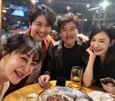 정우성, 혼외자 논란 후 영화 '보스' 시사회 뒷풀이 참석... 송강호와 환한 미소