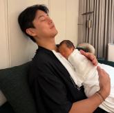 '여행 유튜버' 체코제, '♥승무원'과 결혼 8개월 만에 득남... 아빠 됐다