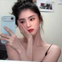 한소희, 추워도 미모는 열일... 쇄골 드러낸 셀카에 시선 집중