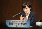 성평등부 장관 '남성 역차별 사례, 병역 부분이 제일 커'