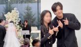친척동생 결혼식서 포착된 강하늘... 하객들과 일일이 사진까지 찍어줘