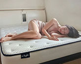 침대위의 섹시미녀
